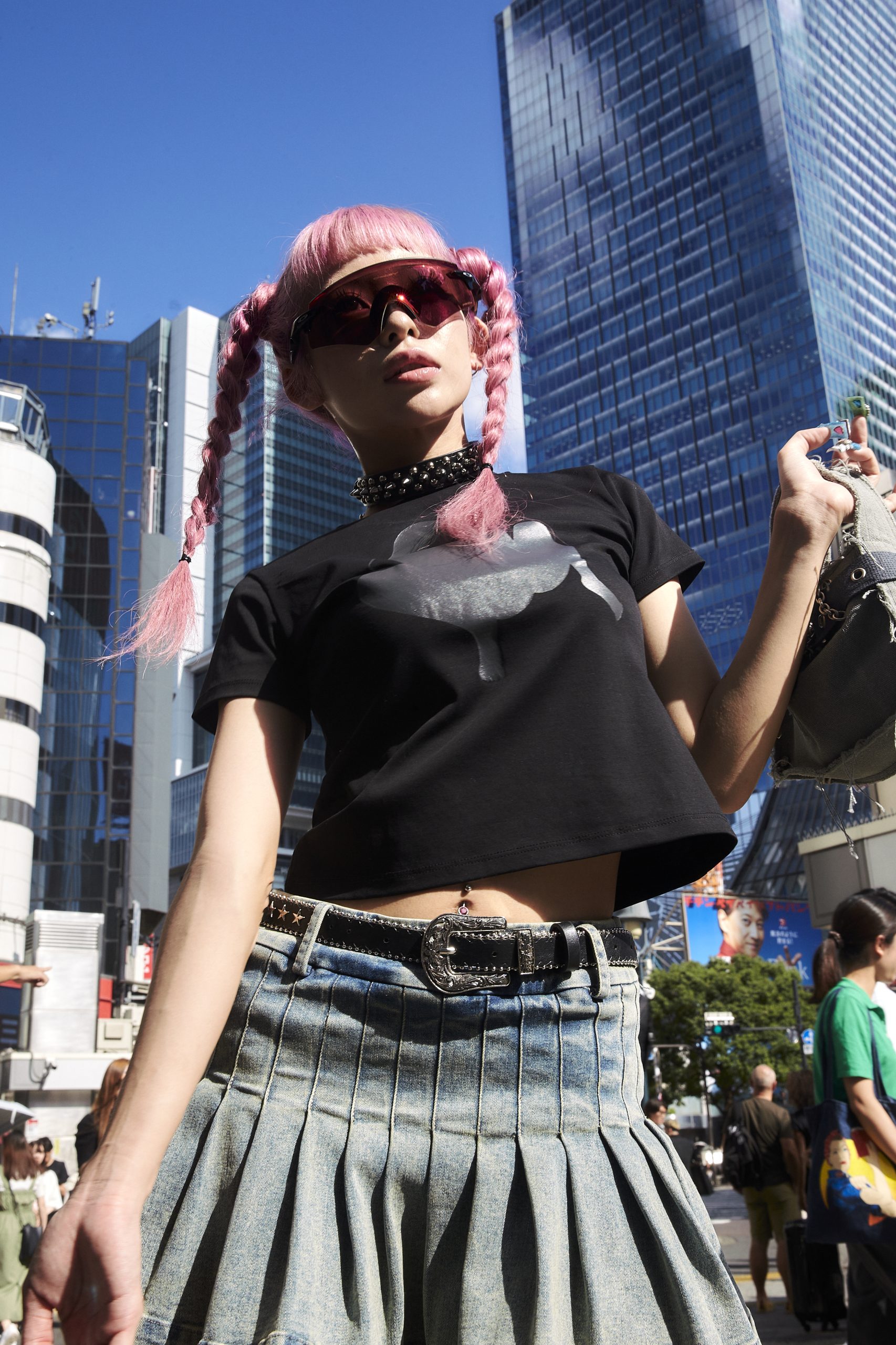 アーティストの KAMIYA を東京でスナップ | FreshSnaps | Droptokyo