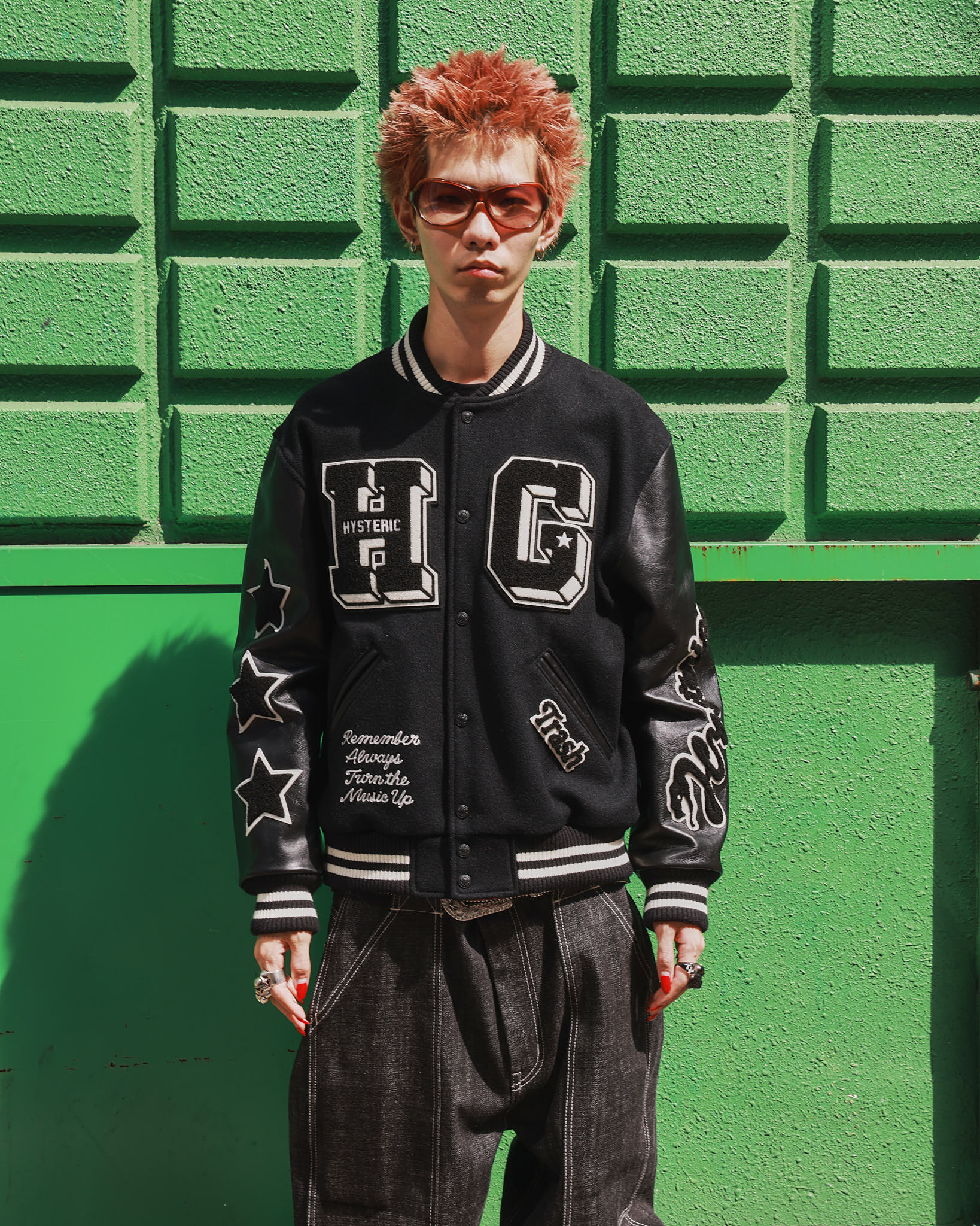 アーティストのYAMEPI© が着るHysteric Glamour | FreshSnaps | Droptokyo YAMEPI スウェット