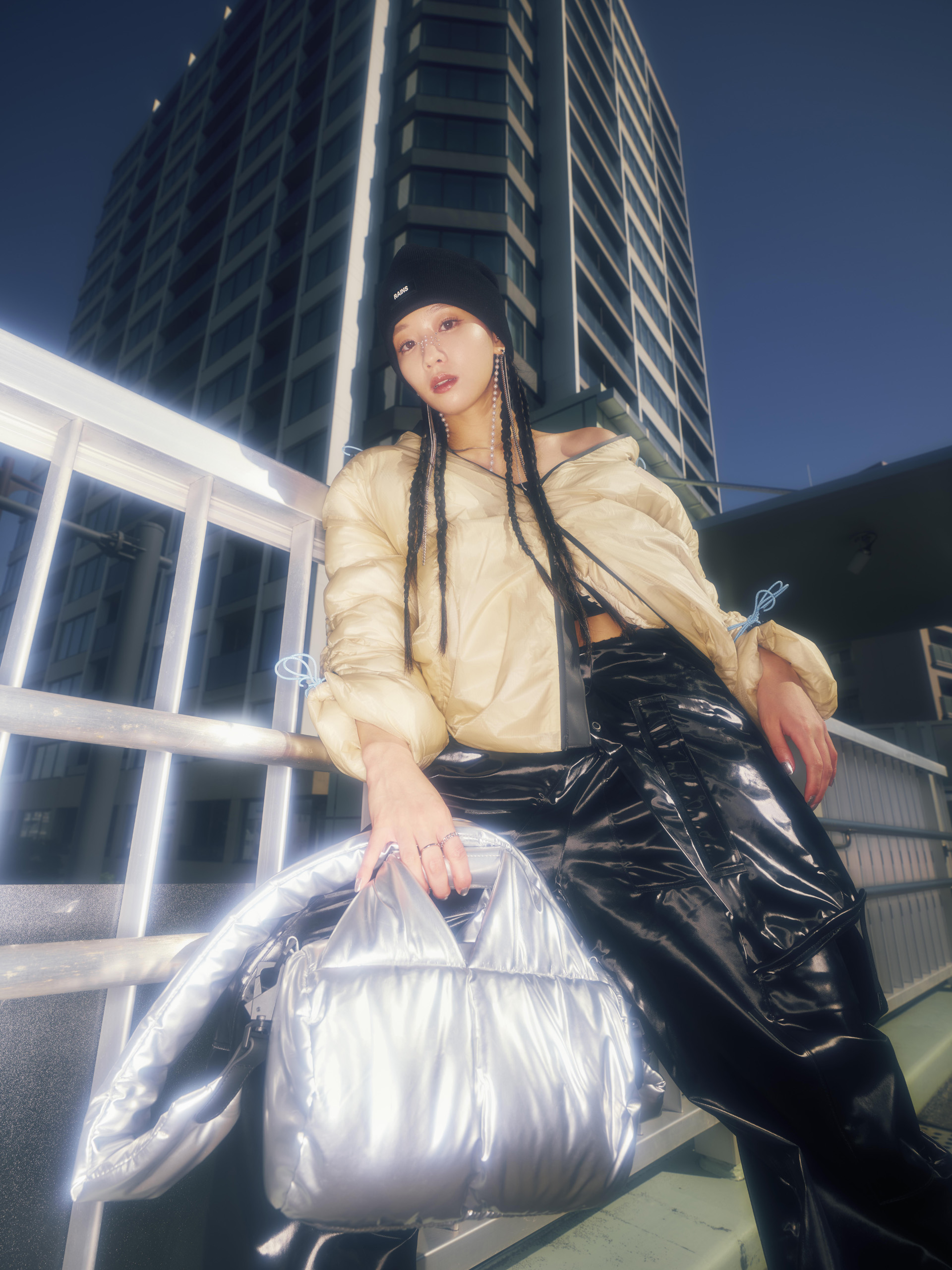 黒瀬ひなが着るRAINS | FreshSnaps | Droptokyo