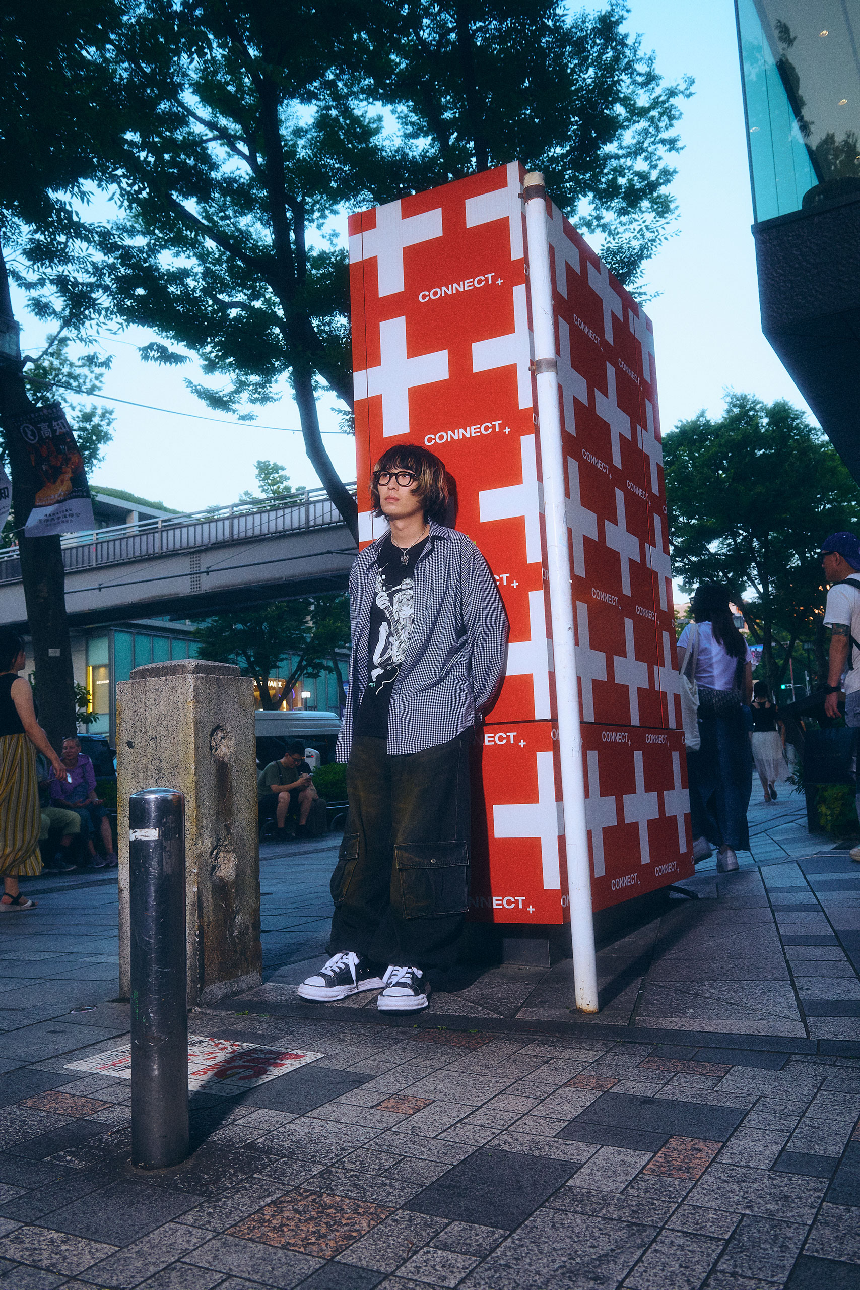アーティストのMega Shinnosukeを東京でスナップ | FreshSnaps | Droptokyo
