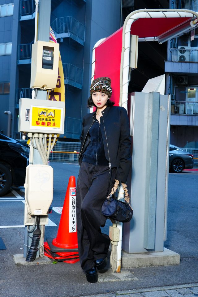 バッグ¥11,550、ストラップ(ハンドル部分)¥6,710／Topologie (トポロジー)