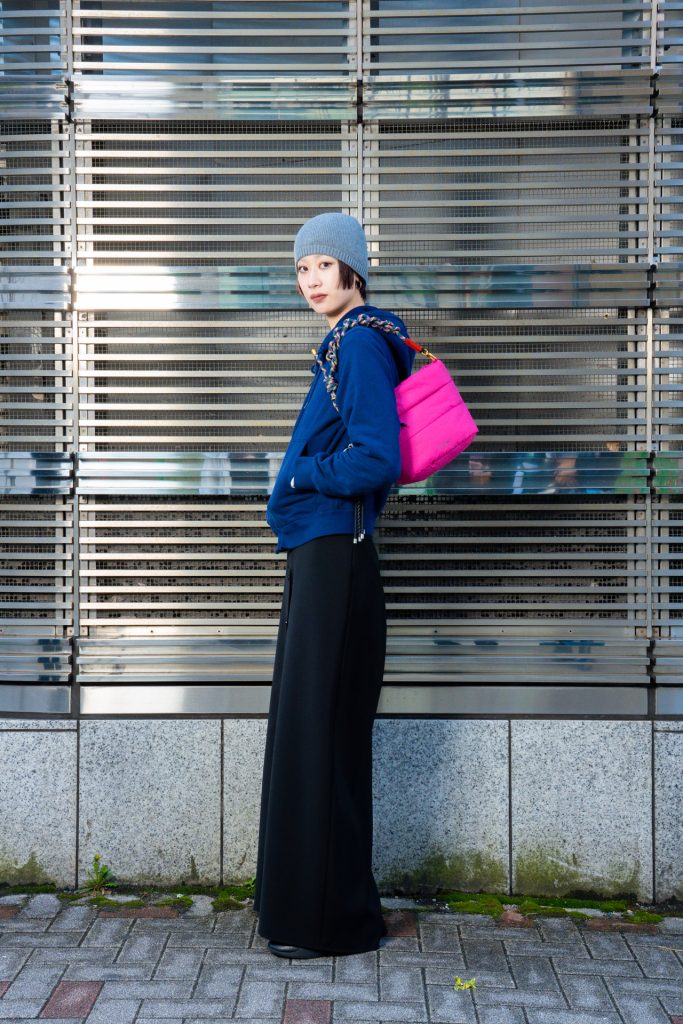 バッグ¥10,450、ストラップ(ハンド部分)¥4,950、キーチェン¥4,840／Topologie (トポロジー)