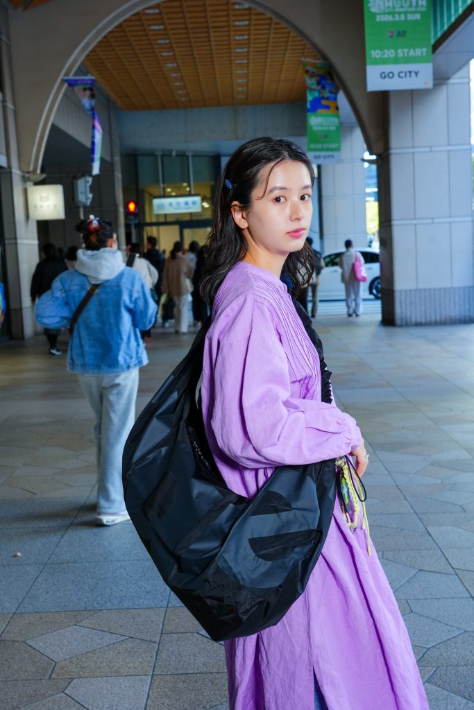 バッグ¥12,100、ストラップ(ショルダー部分)¥6,710／Topologie (トポロジー)