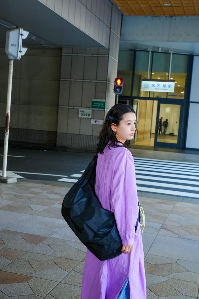 バッグ¥12,100、ストラップ(ショルダー部分)¥6,710／Topologie (トポロジー)