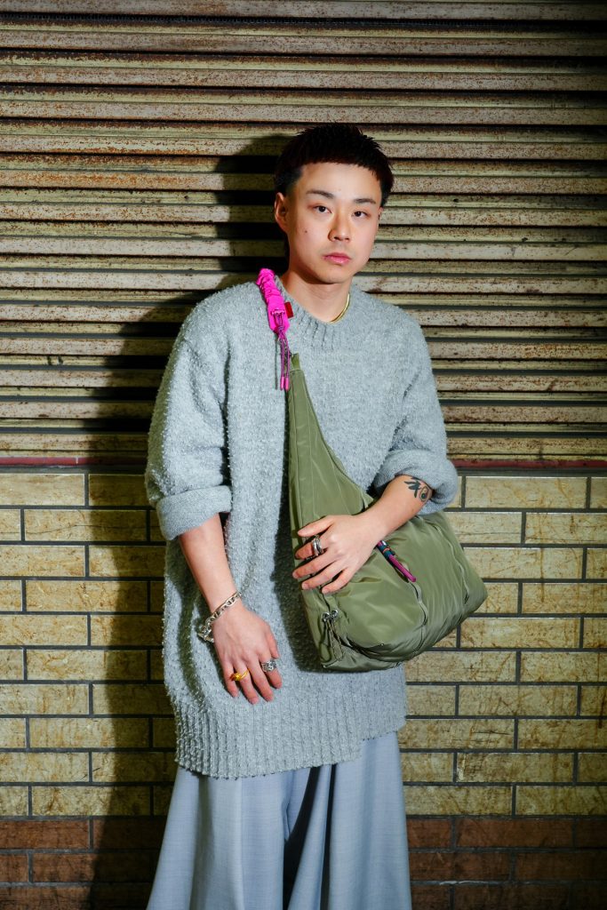 バッグ¥20,900、ストラップ(ショルダー部分)¥5,280、キーホルダー¥3,740／Topologie (トポロジー)