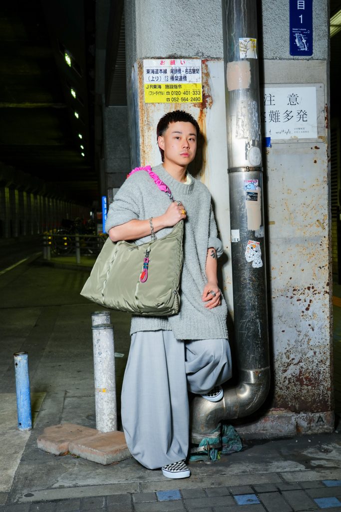 バッグ¥20,900、ストラップ(ショルダー部分)¥5,280、キーホルダー¥3,740／Topologie (トポロジー)