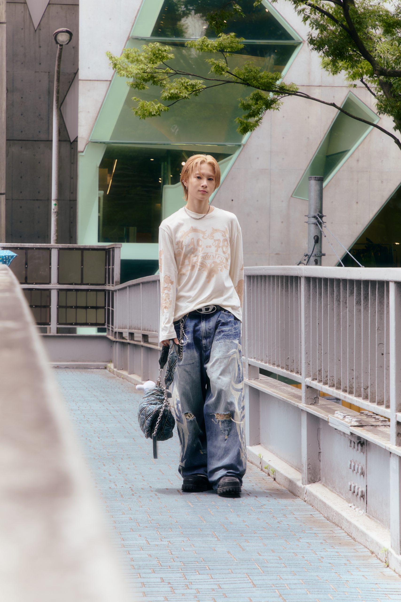 トップス hiro アーティストのHIROTOを東京でスナップ | FreshSnaps | Droptokyo